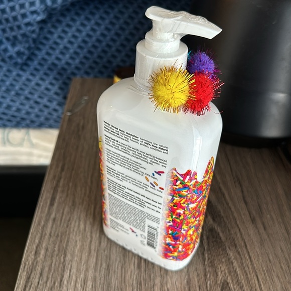 Hempz buttercream, birthday cake moisturizer - Picture 3 of 4